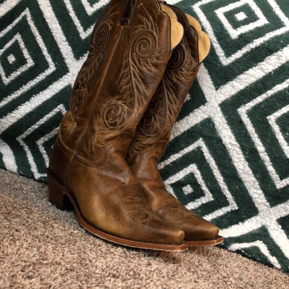 Justin Pointed Toe Cowgirl Boots